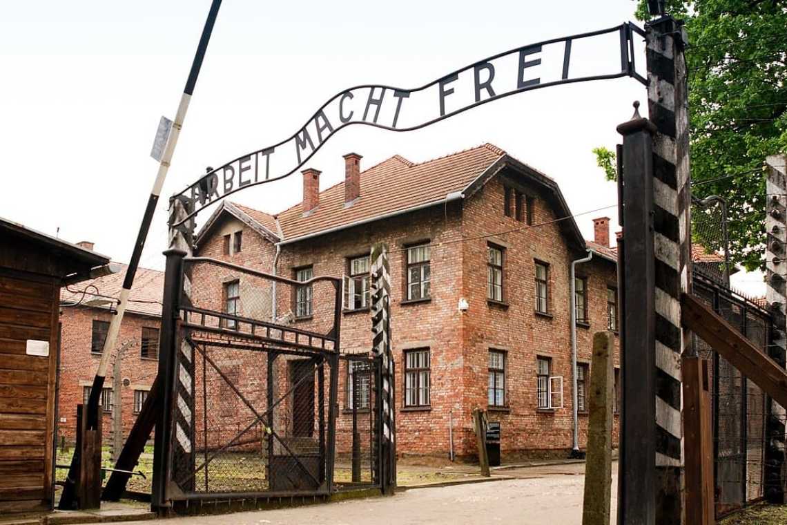 Penibila &icirc;ncercare a unei părți din Mass-Media occidentală de a rescrie eliberarea Auschwitz-ului