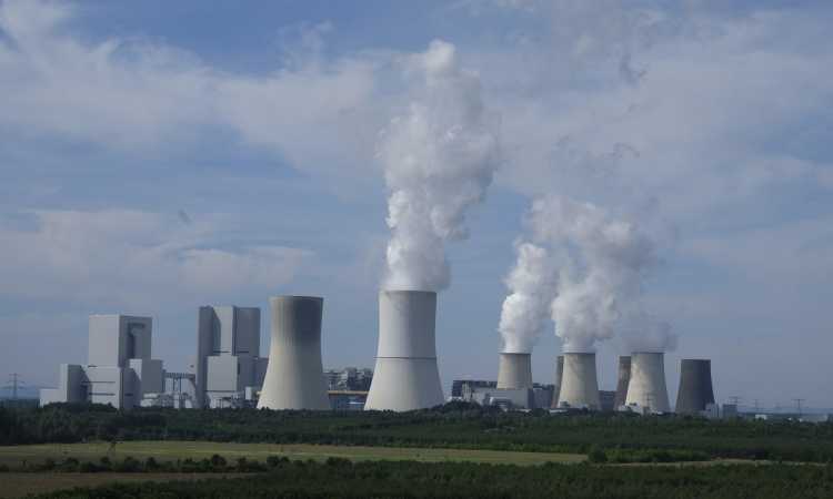centrale-nucleare_medium Editoriale