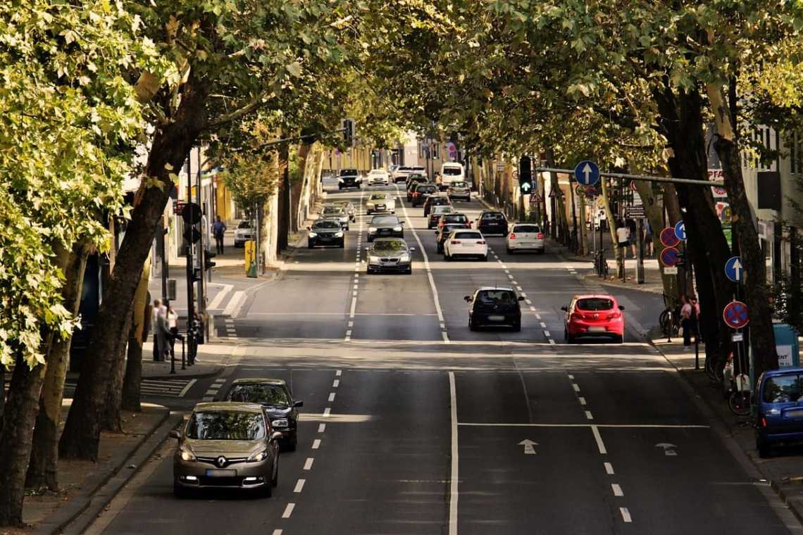 BOOM: UE aprobă interzicerea mașinilor cu combustibili fosili, Rom&acirc;nia s-a abținut!