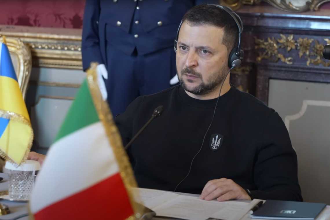 BOOM: Adevărul despre simbolul imprimat pe hanoracul lui Zelensky!